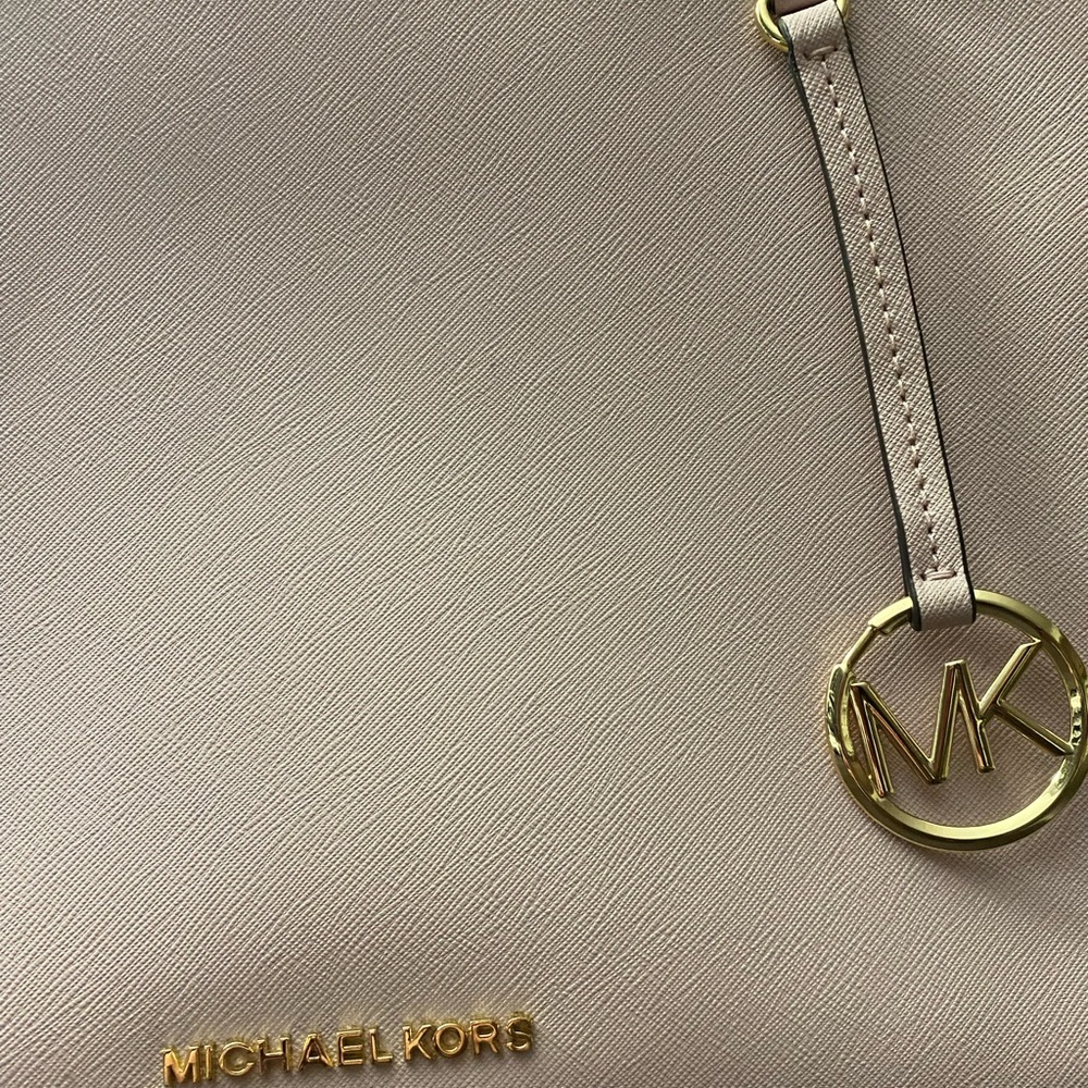 Michael Kors Walsh Medium Multifunction (MF) Saffiano Leather Tote - Pink - Picture 4 of 10